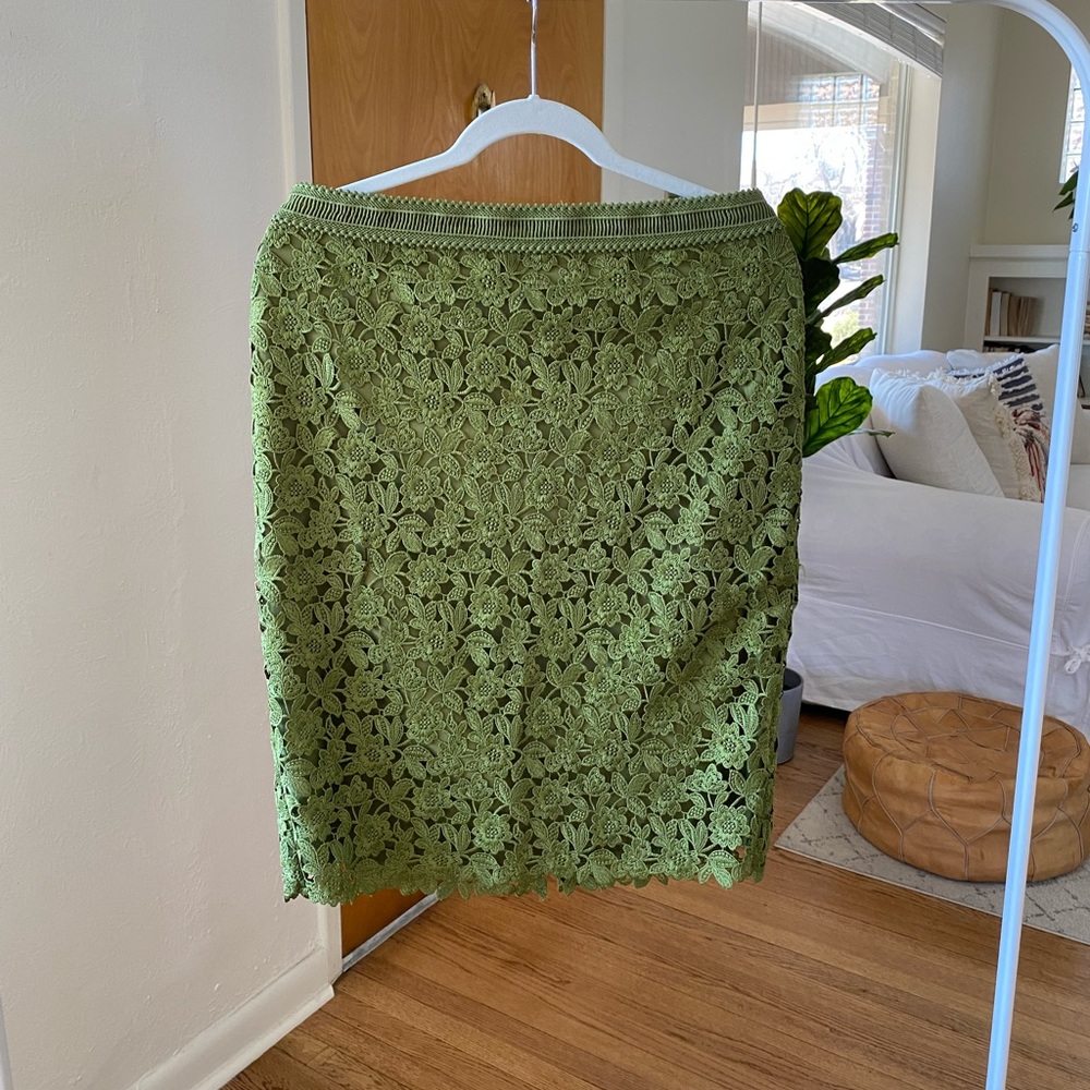 Ann Taylor : Size 6